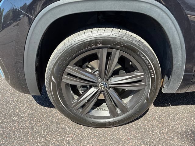 Used 2022 Volkswagen Atlas Cross Sport SEL R-Line AWD/4WD image 9