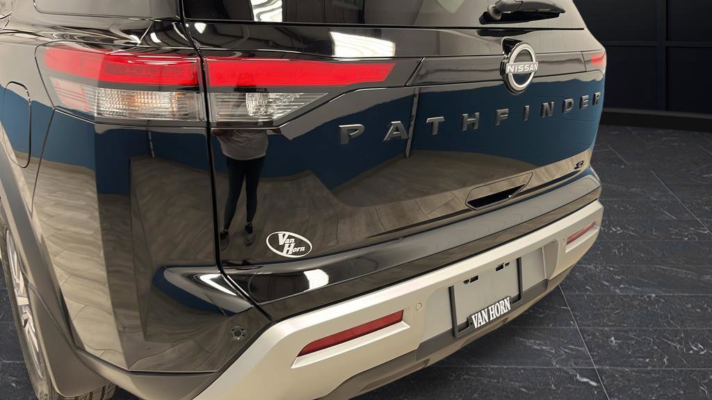 Used 2025 Nissan Pathfinder SL w/ Black Appearance Package FWD image 34