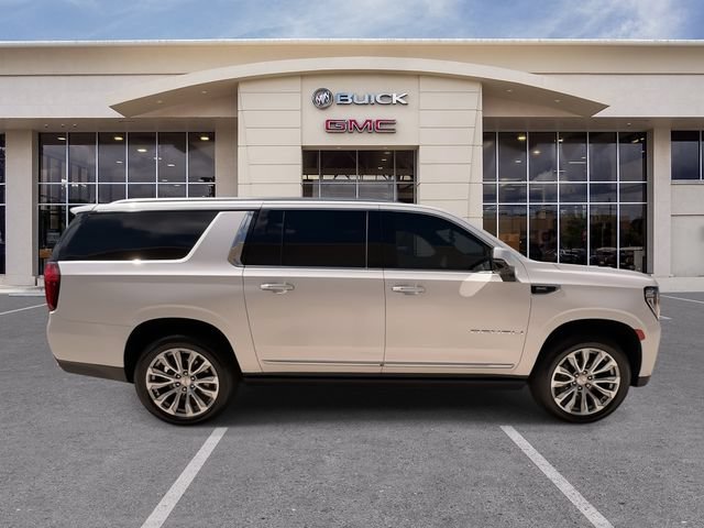 Certified 2022 GMC Yukon XL Denali w/ Denali Ultimate Package AWD/4WD image 16