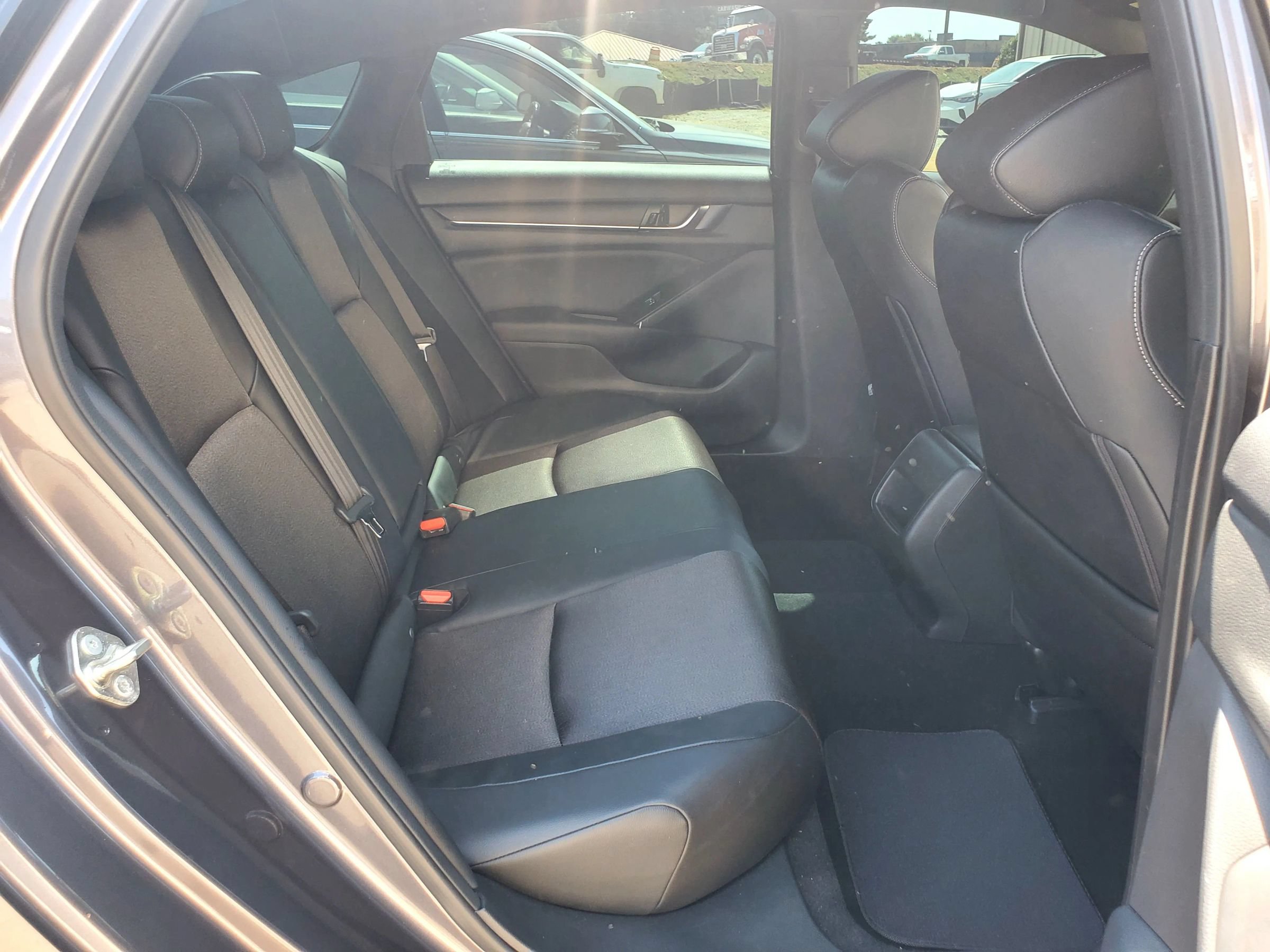 Used 2018 Honda Accord Sport image 5