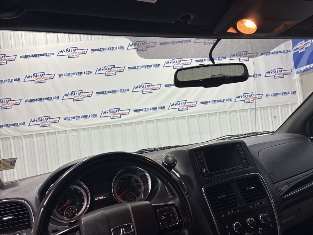 Used 2017 Dodge Grand Caravan SXT image 2