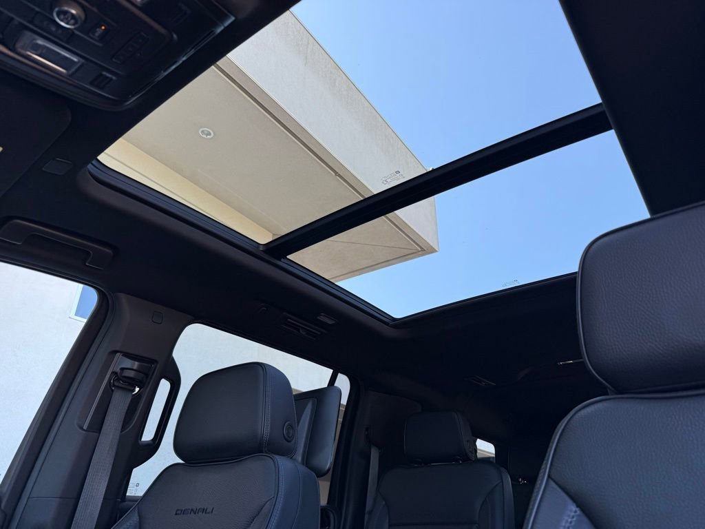 Used 2021 GMC Yukon XL Denali w/ Denali Premium Package image 2