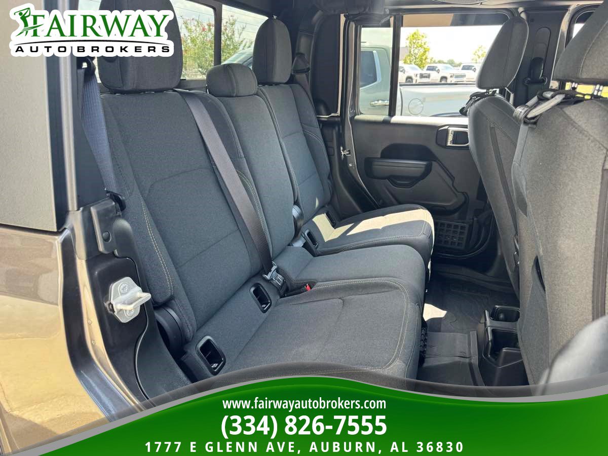Used 2024 Jeep Gladiator Sport AWD/4WD image 13
