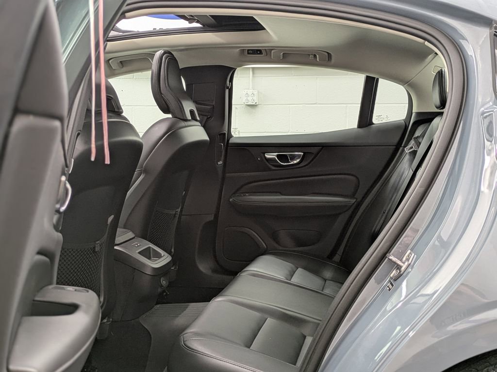Used 2022 Volvo S60 B5 Momentum w/ Premium Package image 19