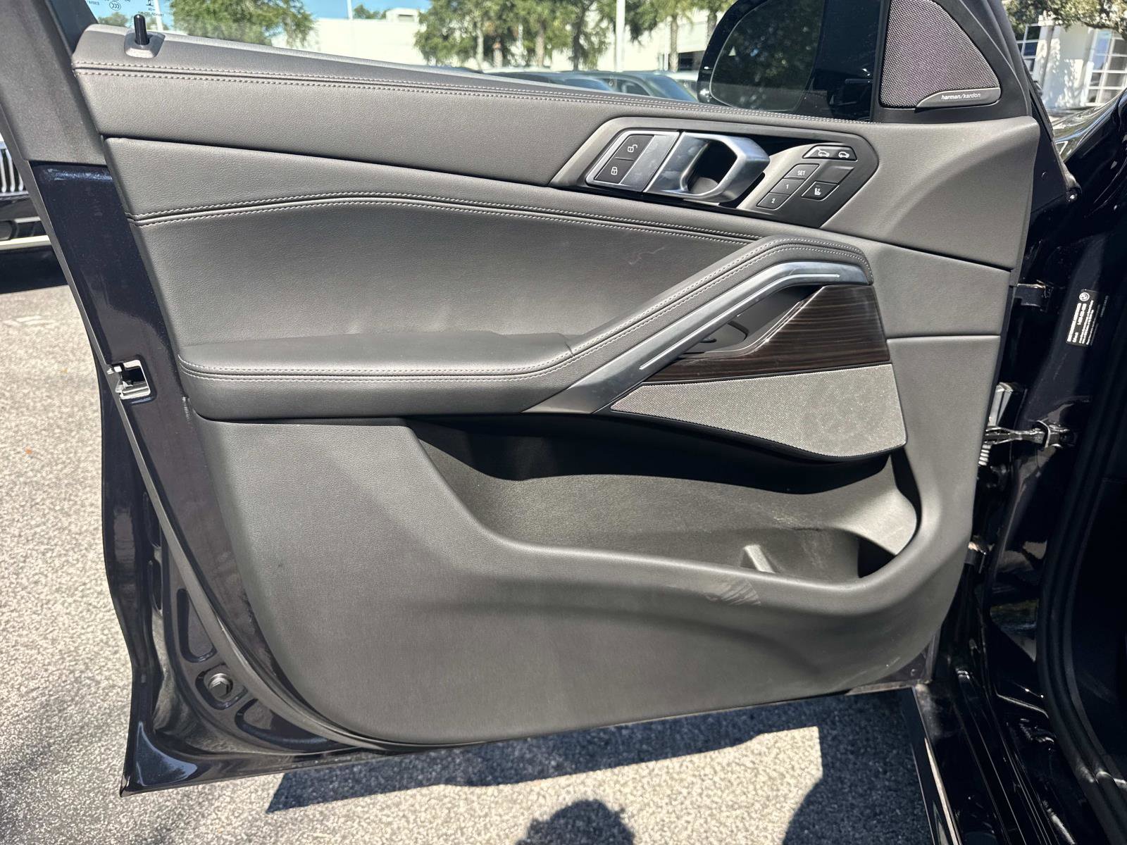 Certified 2025 BMW X6 xDrive40i image 17