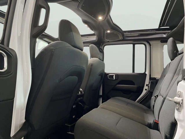 Used 2025 Jeep Wrangler Unlimited Sahara w/ Safety Group image 25