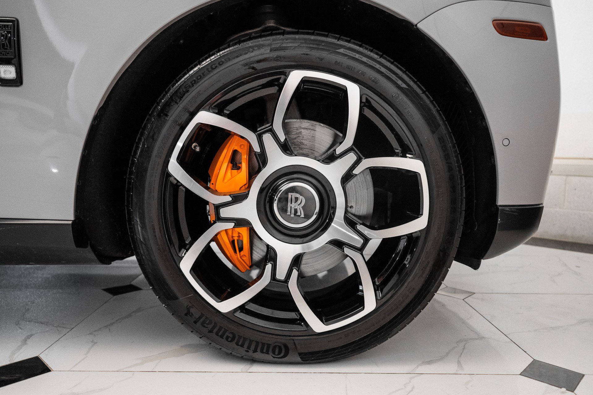 Used 2022 Rolls-Royce Cullinan w/ Dark Exterior Package image 16