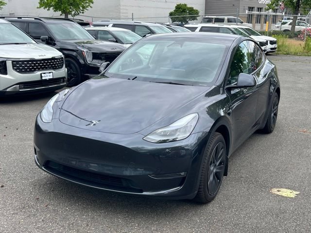 Used 2024 Tesla Model Y Long Range AWD/4WD image 3