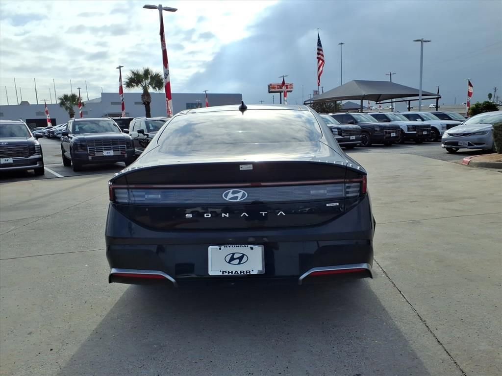 New 2025 Hyundai Sonata Limited image 4