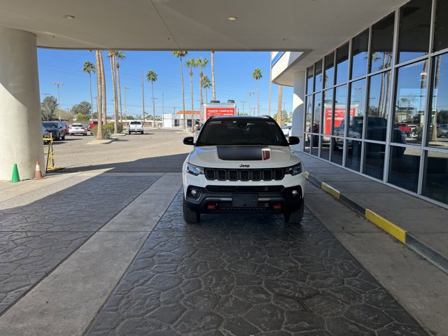 Used 2025 Jeep Compass Trailhawk image 7