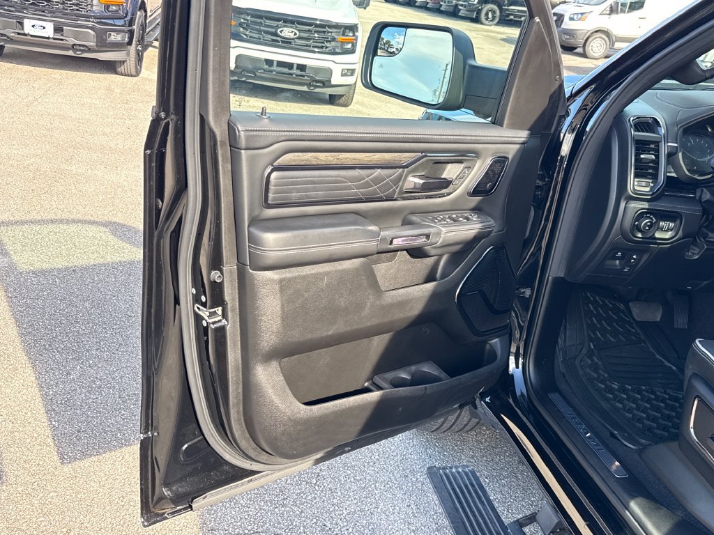 Used 2025 RAM 1500 Limited AWD/4WD image 14