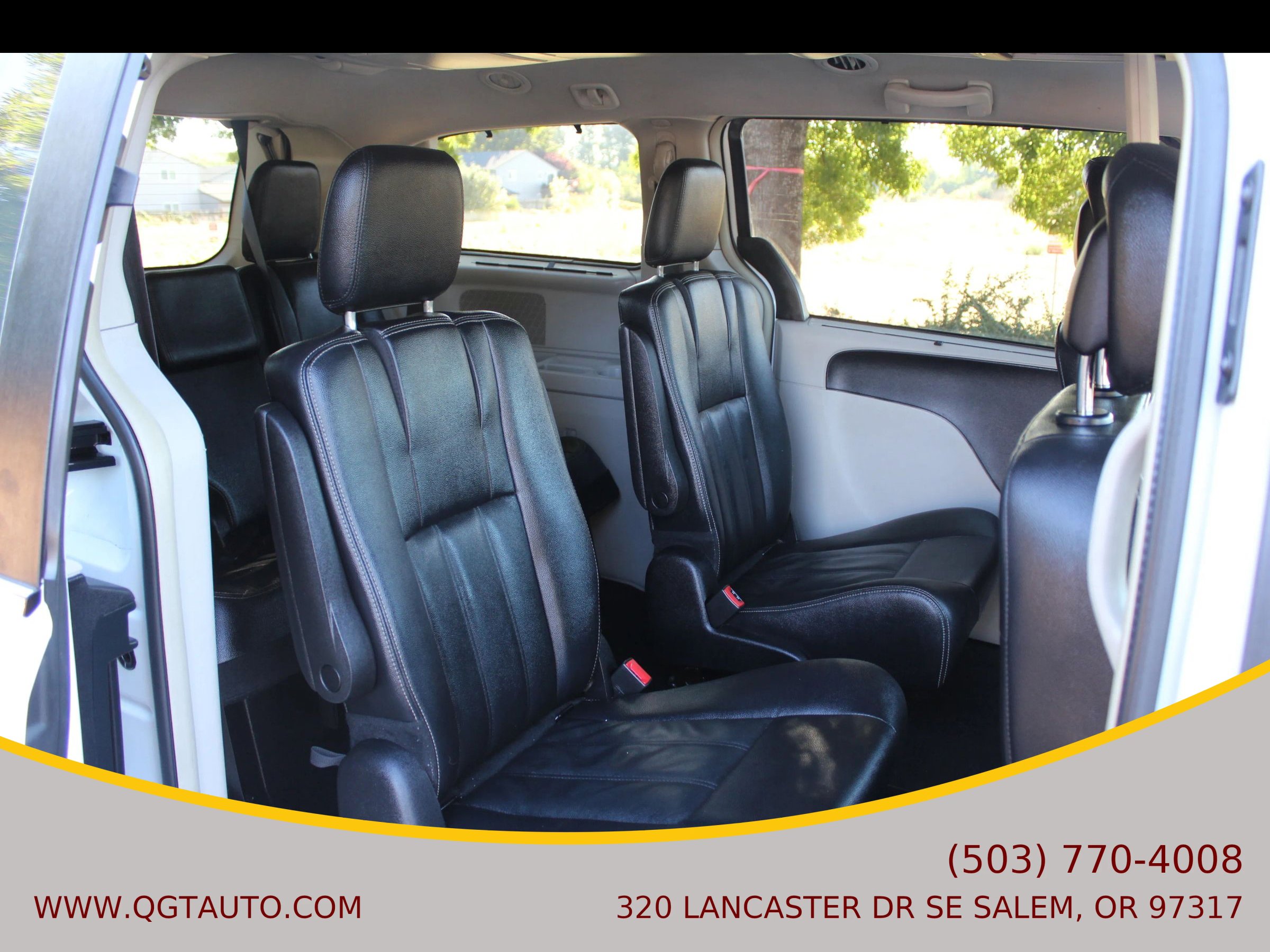 Used 2016 Chrysler Town & Country Touring w/ Driver Convenience Group image 18