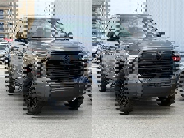 Used 2022 Toyota Tundra SR5 w/ SR5 Convenience Package image 2