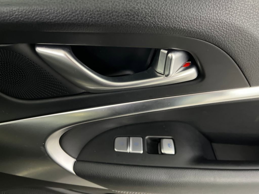 Used 2025 Genesis G70 2.5T image 54