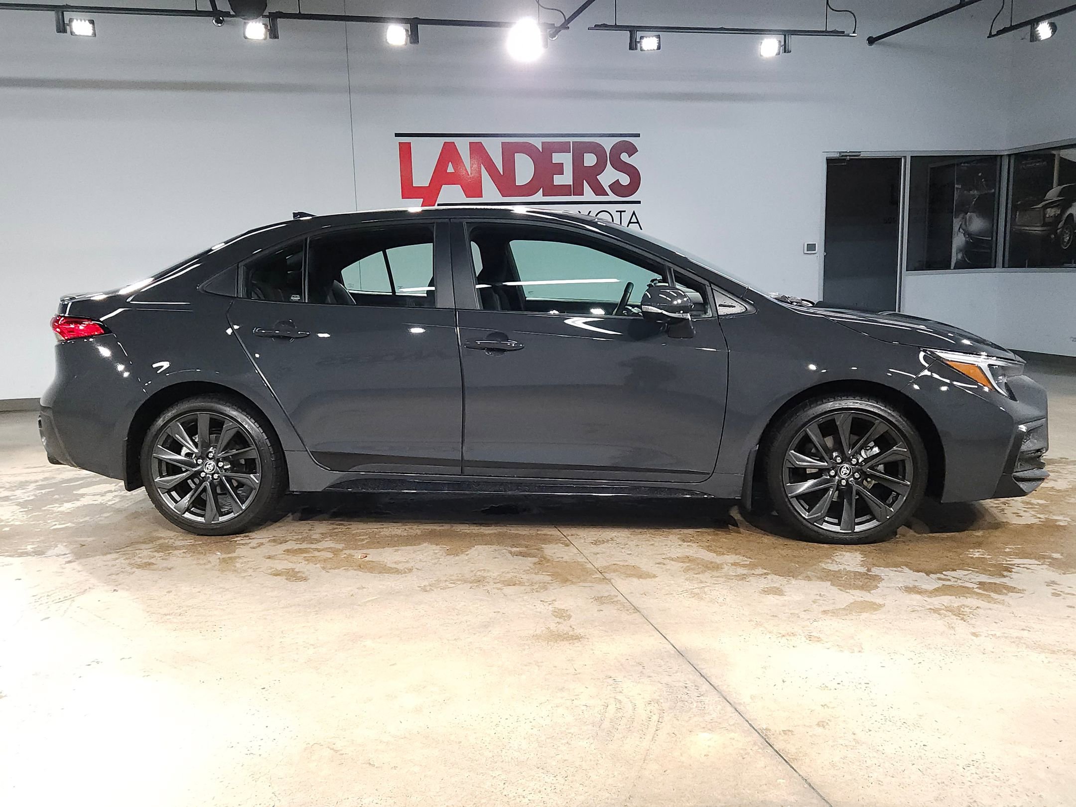 Used 2025 Toyota Corolla SE image 8