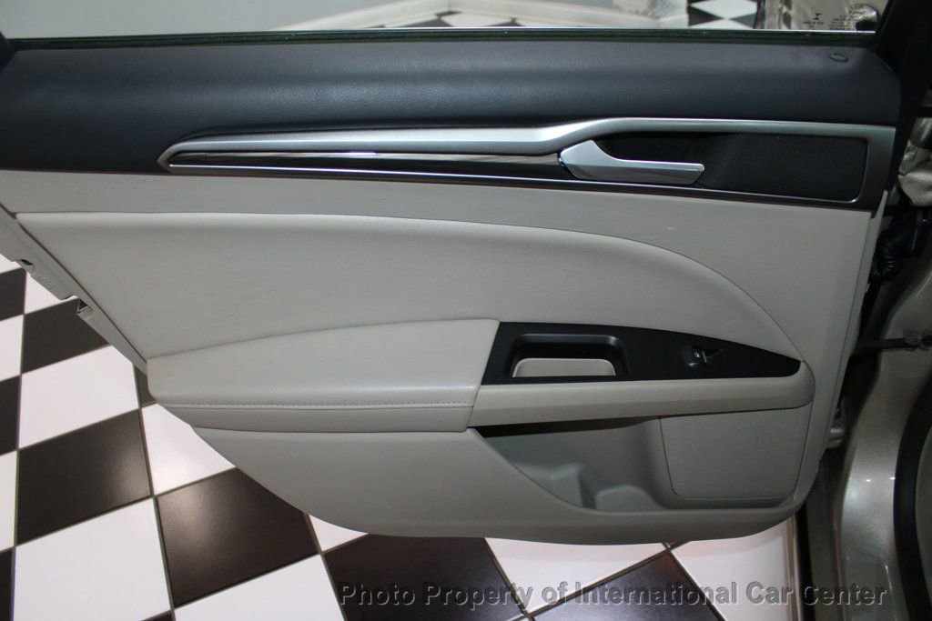 Used 2017 Ford Fusion SE image 19
