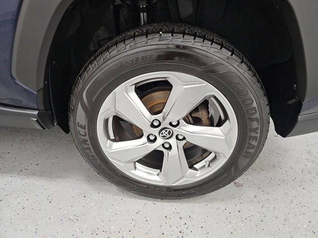 Used 2019 Toyota RAV4 Limited image 10