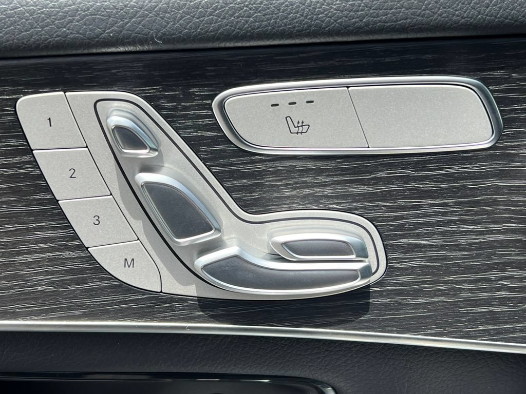 Used 2022 Mercedes-Benz GLC 300 4MATIC w/ Premium Package Lite image 16
