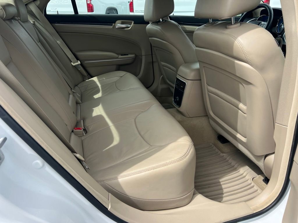 Used 2013 Chrysler 300 AWD w/ Driver Convenience Group image 18