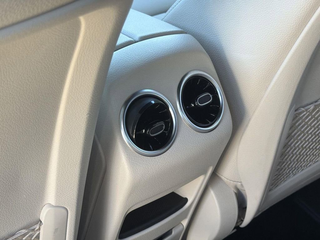 Used 2025 Mercedes-Benz GLA 250 image 25