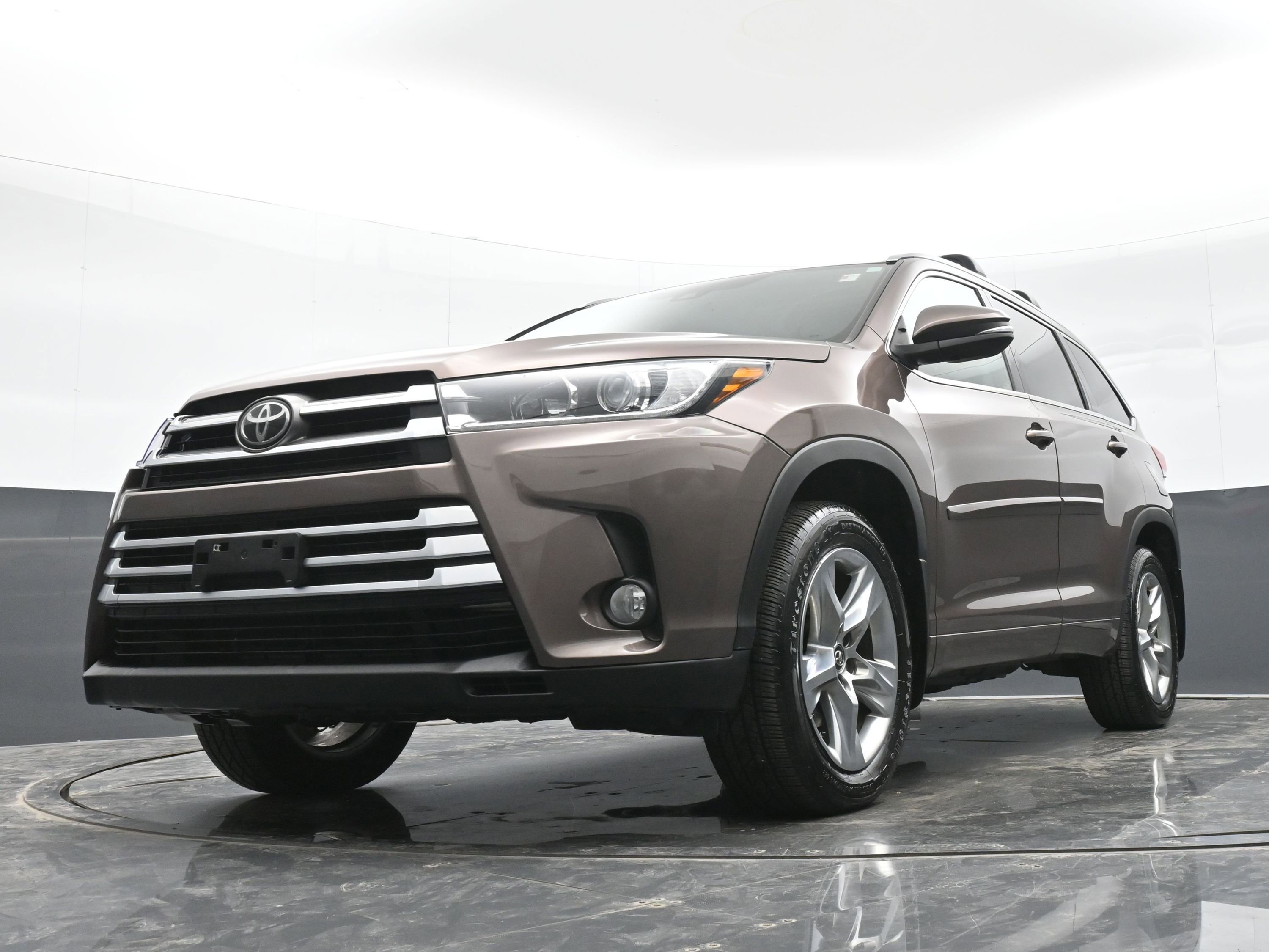 Used 2018 Toyota Highlander Limited w/ Protection Package #3 image 46