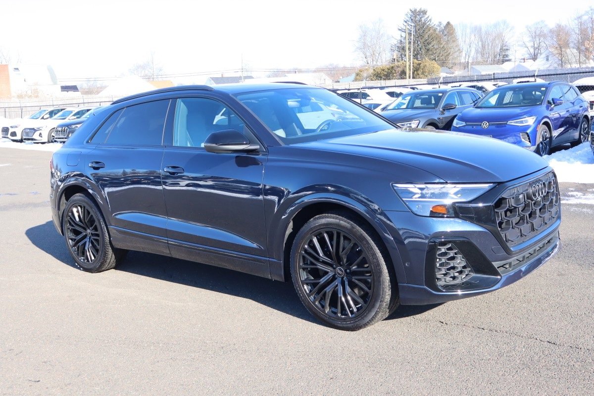 Used 2024 Audi SQ8 Prestige w/ Prestige Package image 3