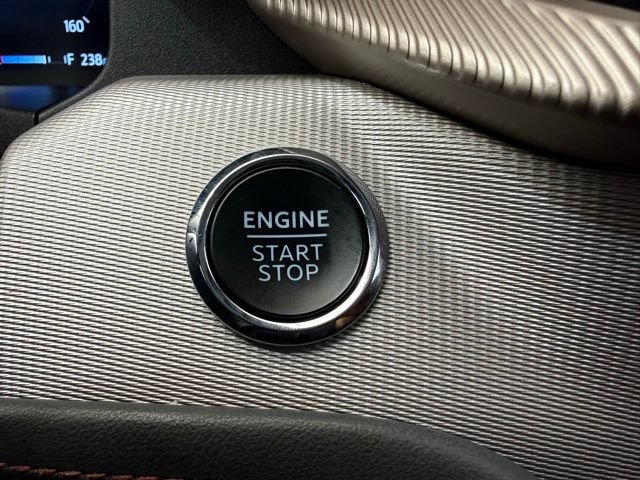 Used 2025 Ford Explorer Active AWD/4WD image 43