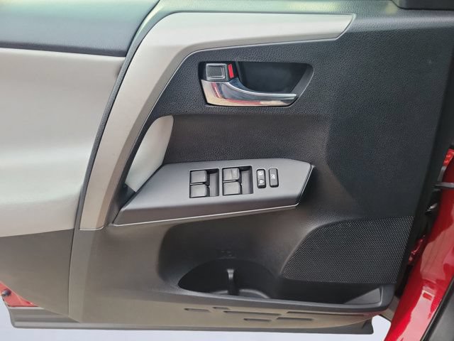 Used 2018 Toyota RAV4 XLE FWD image 17