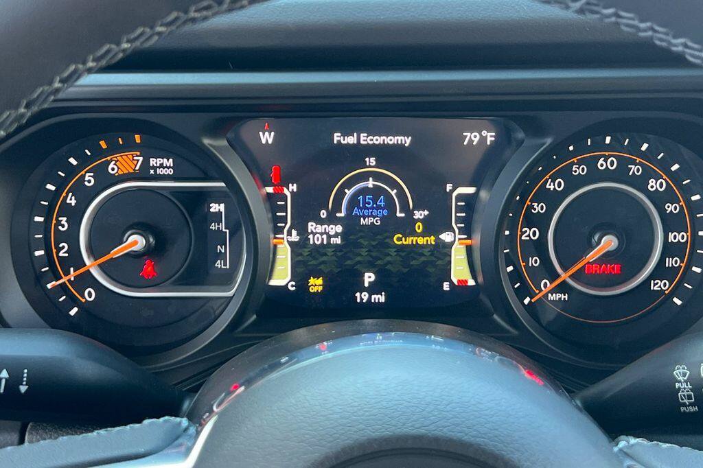 New 2026 Jeep Wrangler Unlimited Sahara AWD/4WD image 25