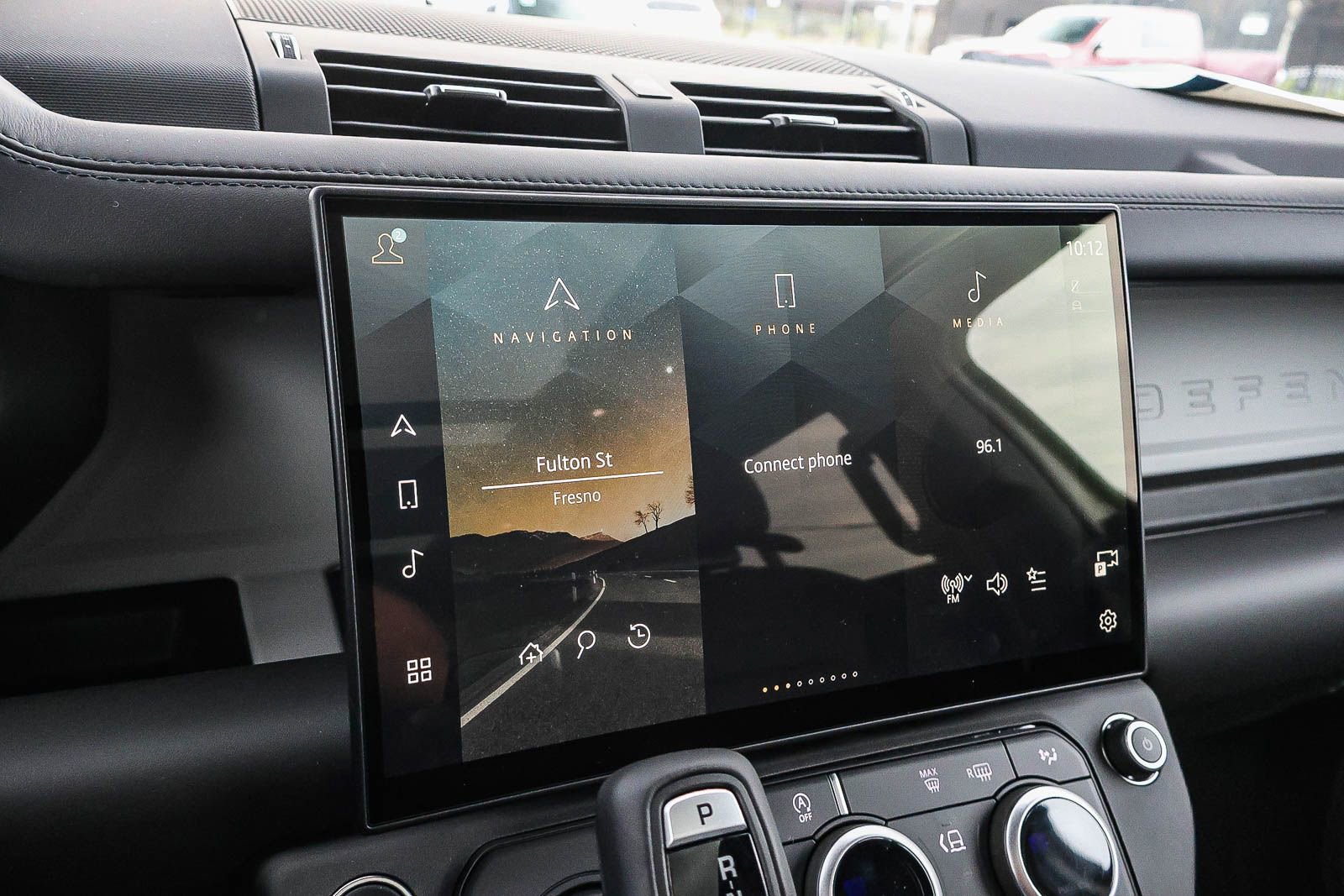 New 2026 Land Rover Defender 130 X-Dynamic SE image 32