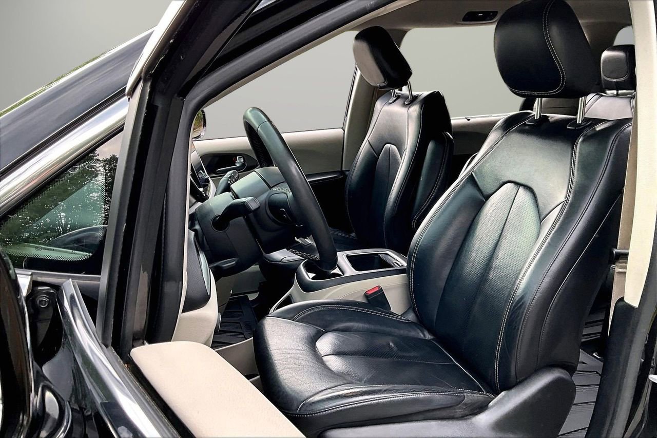 Used 2022 Chrysler Pacifica Touring-L FWD image 20