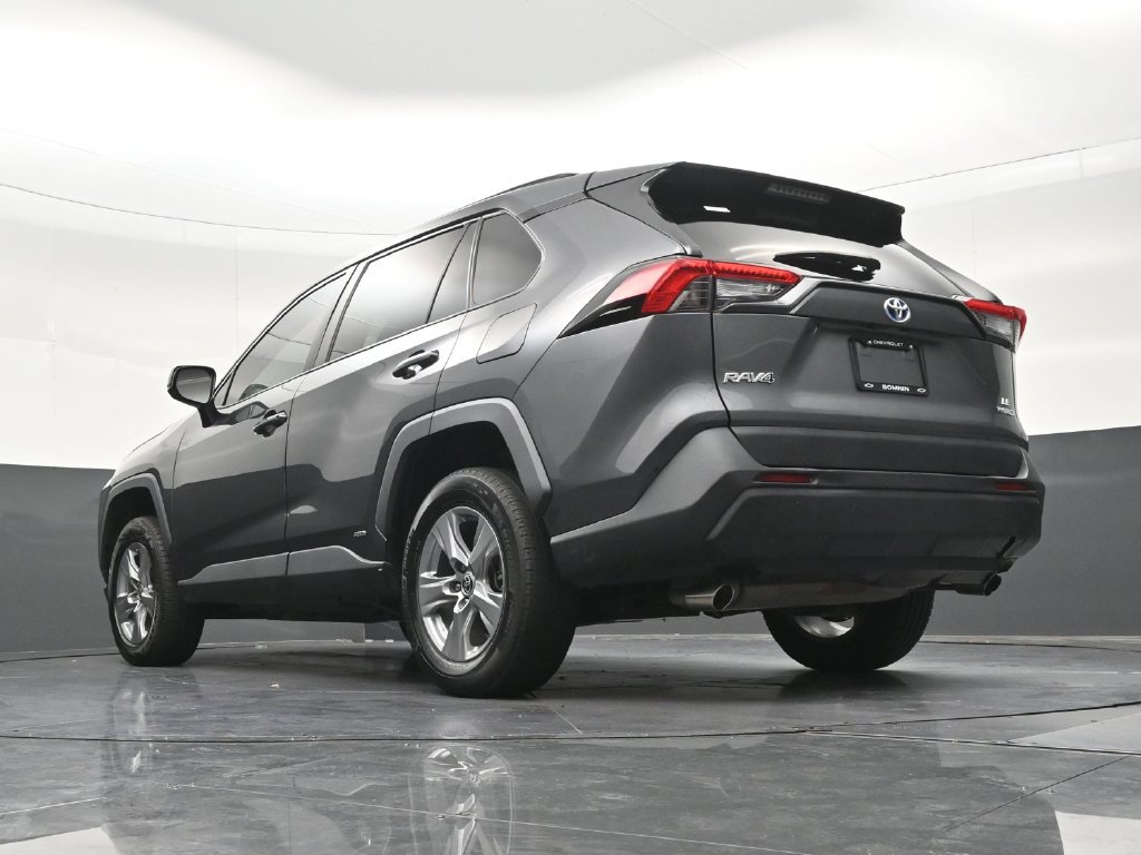 Used 2022 Toyota RAV4 LE AWD/4WD image 25