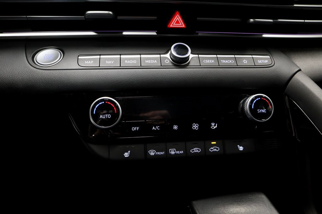 Certified 2024 Hyundai Elantra Limited image 36