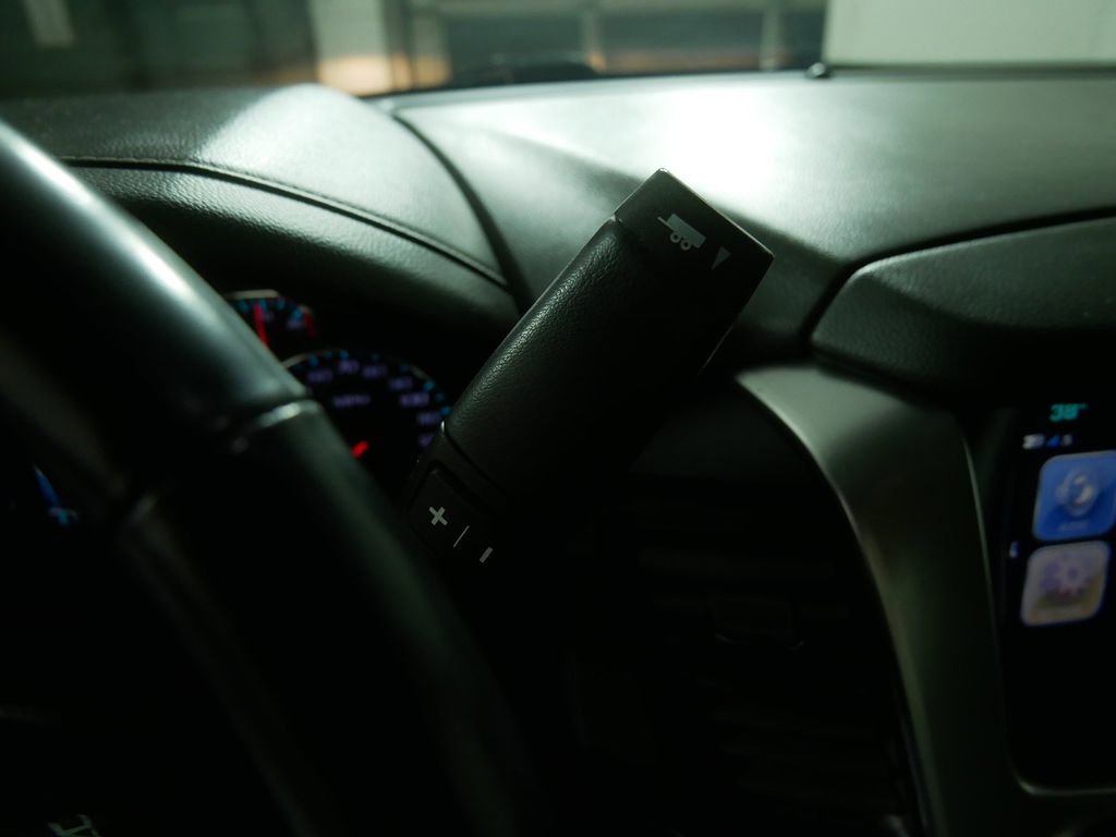 Used 2020 Chevrolet Suburban LT image 27