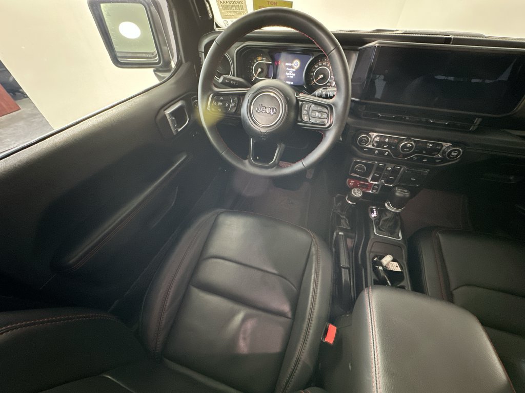 Used 2025 Jeep Wrangler Unlimited Rubicon AWD/4WD image 9