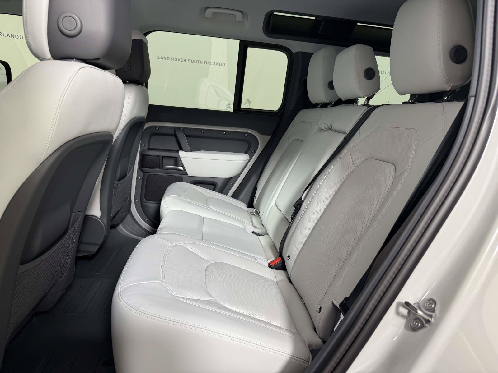 New 2026 Land Rover Defender 110 X-Dynamic SE AWD/4WD image 16