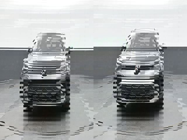 New 2026 Volkswagen Taos SE image 2