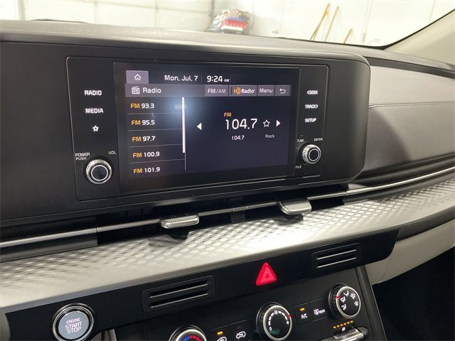 Used 2024 Kia Carnival LX image 24