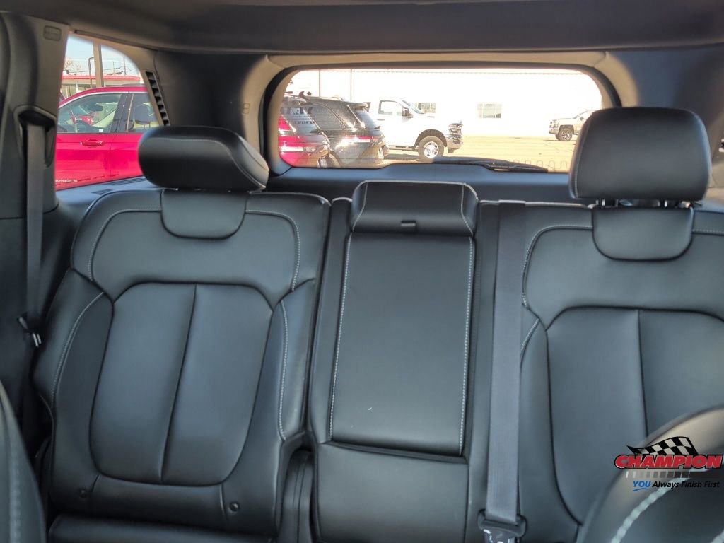 Used 2025 Jeep Grand Cherokee Limited AWD/4WD image 8
