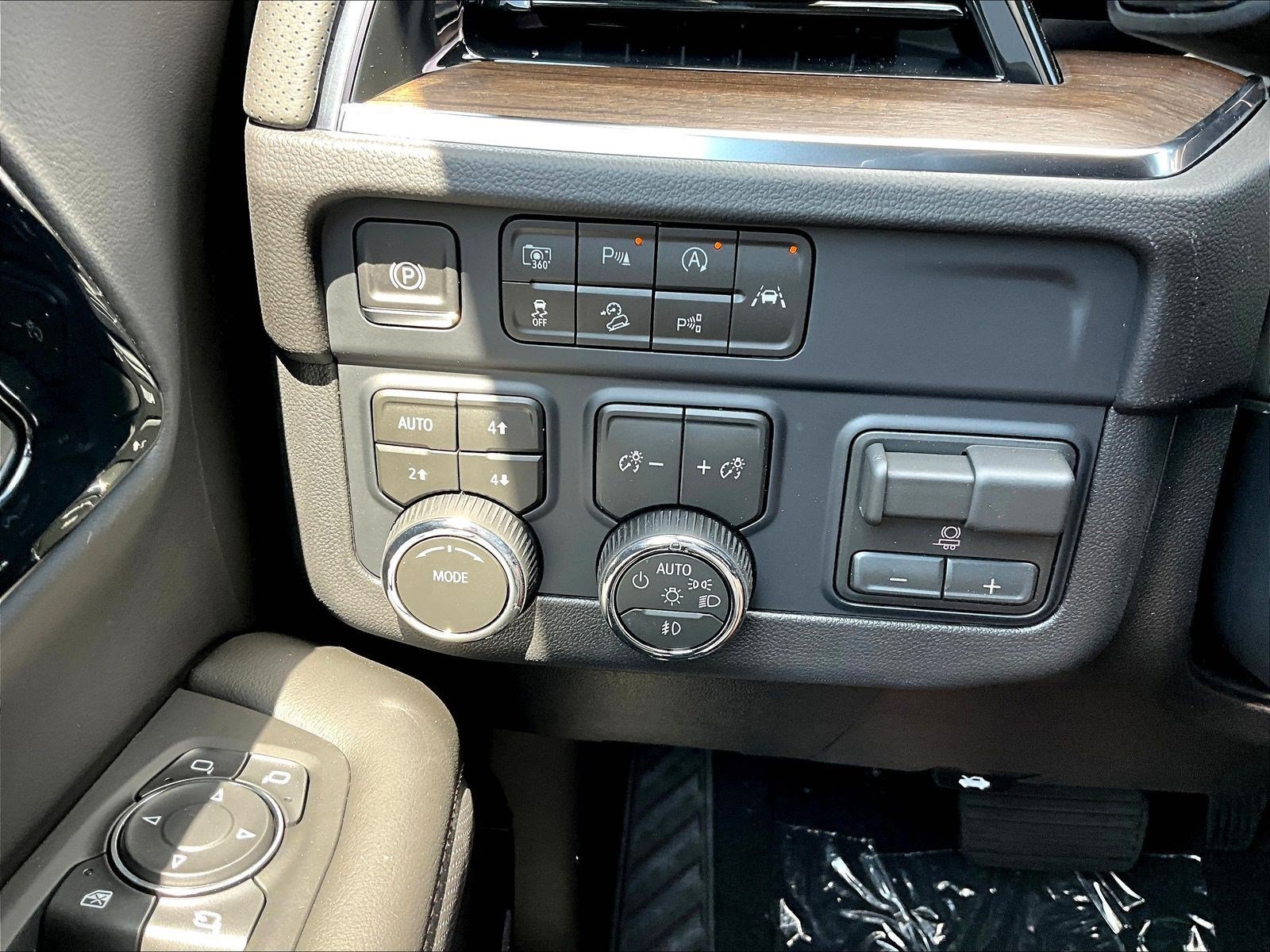 New 2026 Chevrolet Tahoe High Country w/ Sun And Tow Package AWD/4WD image 25