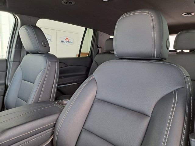 Used 2025 Chevrolet Traverse LT image 23