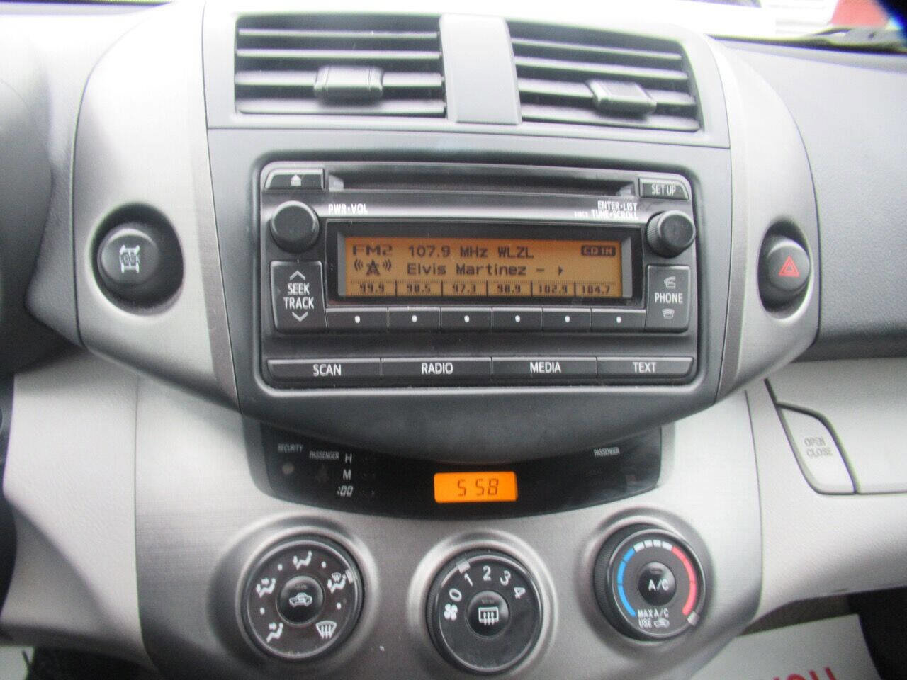 Used 2012 Toyota RAV4 4WD image 18