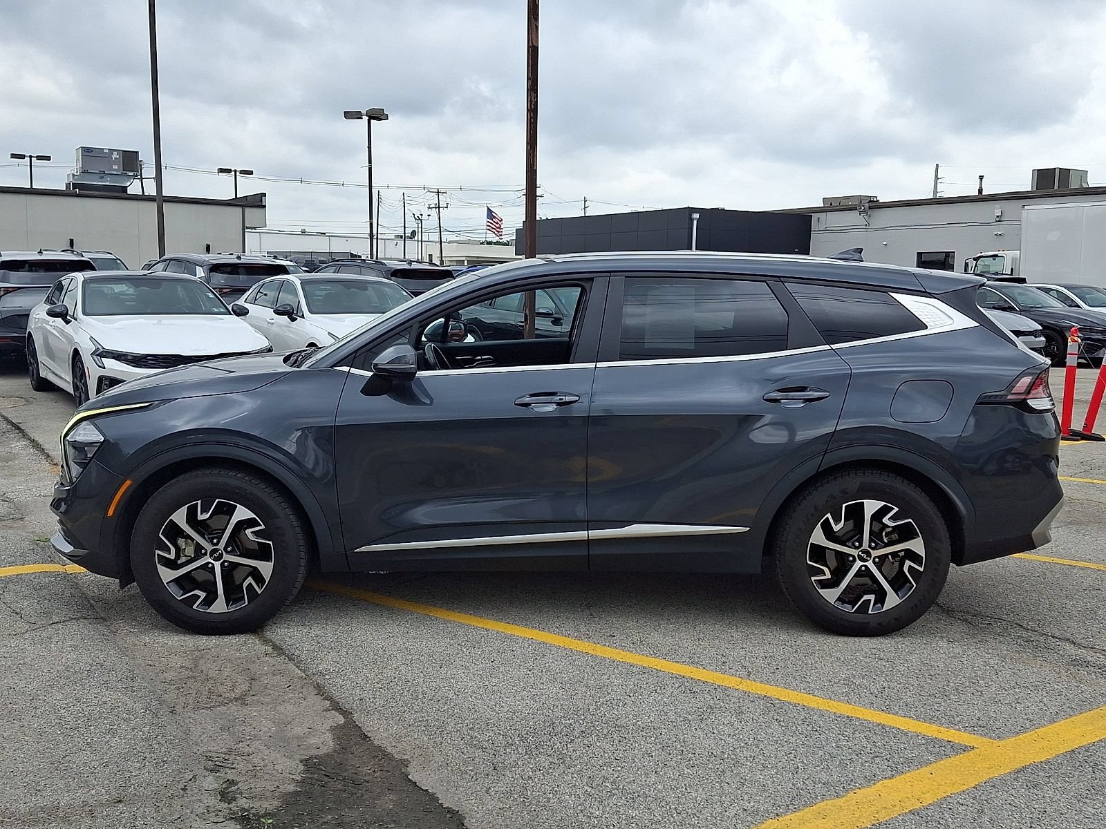 Used 2023 Kia Sportage EX FWD image 5