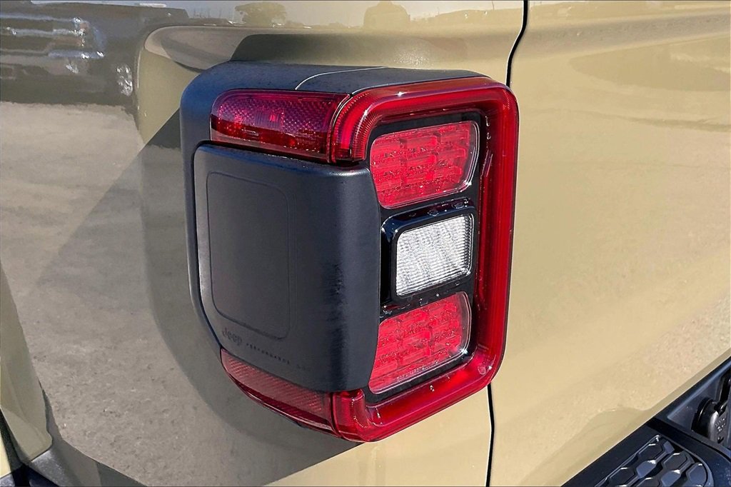 Used 2025 Jeep Gladiator Mojave image 20