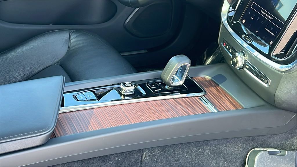 Used 2024 Volvo V60 B5 Cross Country Plus image 14