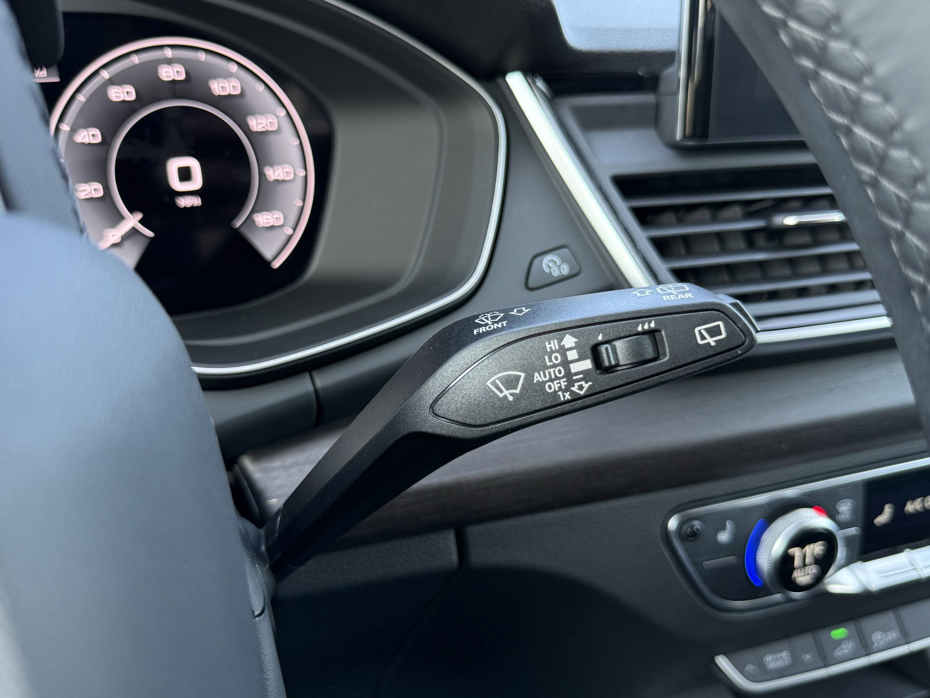 Used 2024 Audi Q5 e Premium w/ Convenience Package image 70