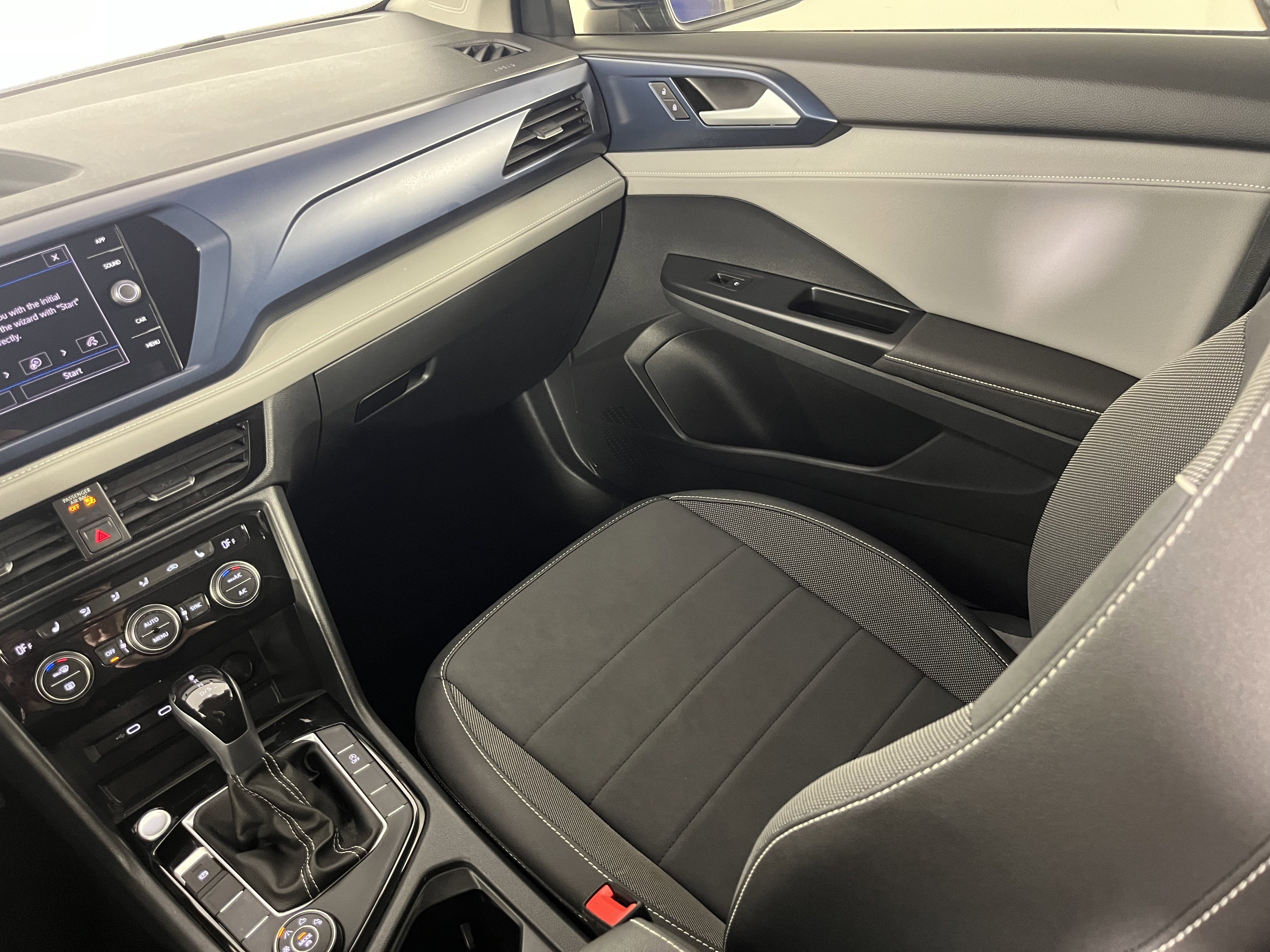 Certified 2024 Volkswagen Taos SE image 11