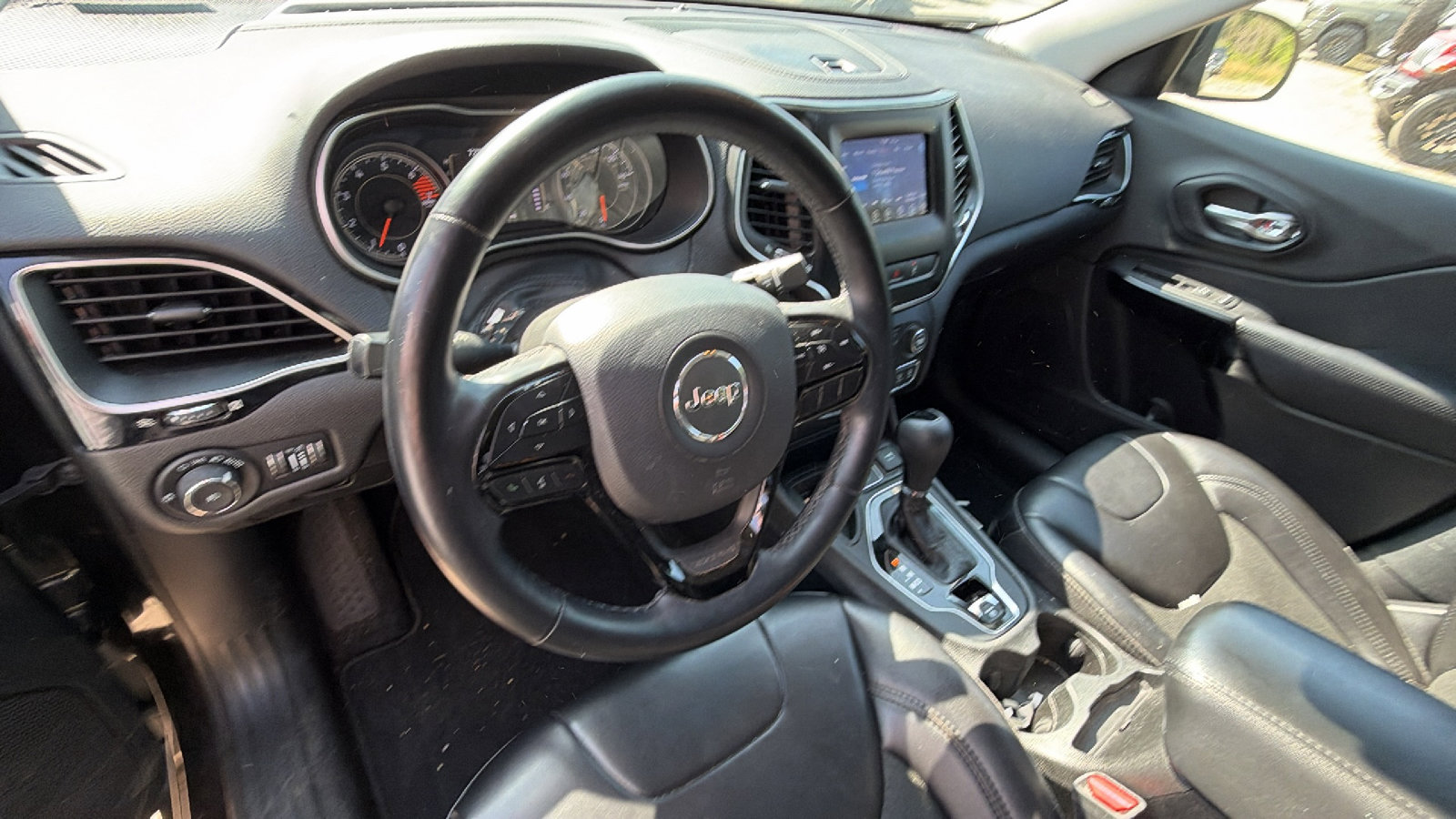 Used 2021 Jeep Cherokee Latitude Plus FWD image 23