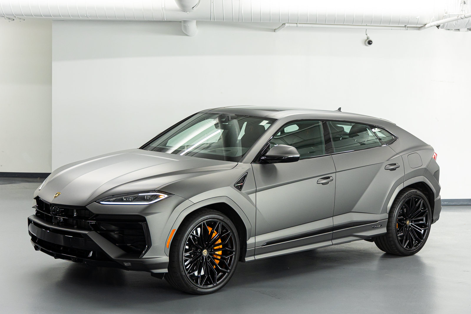Used 2025 Lamborghini Urus S AWD/4WD image 2