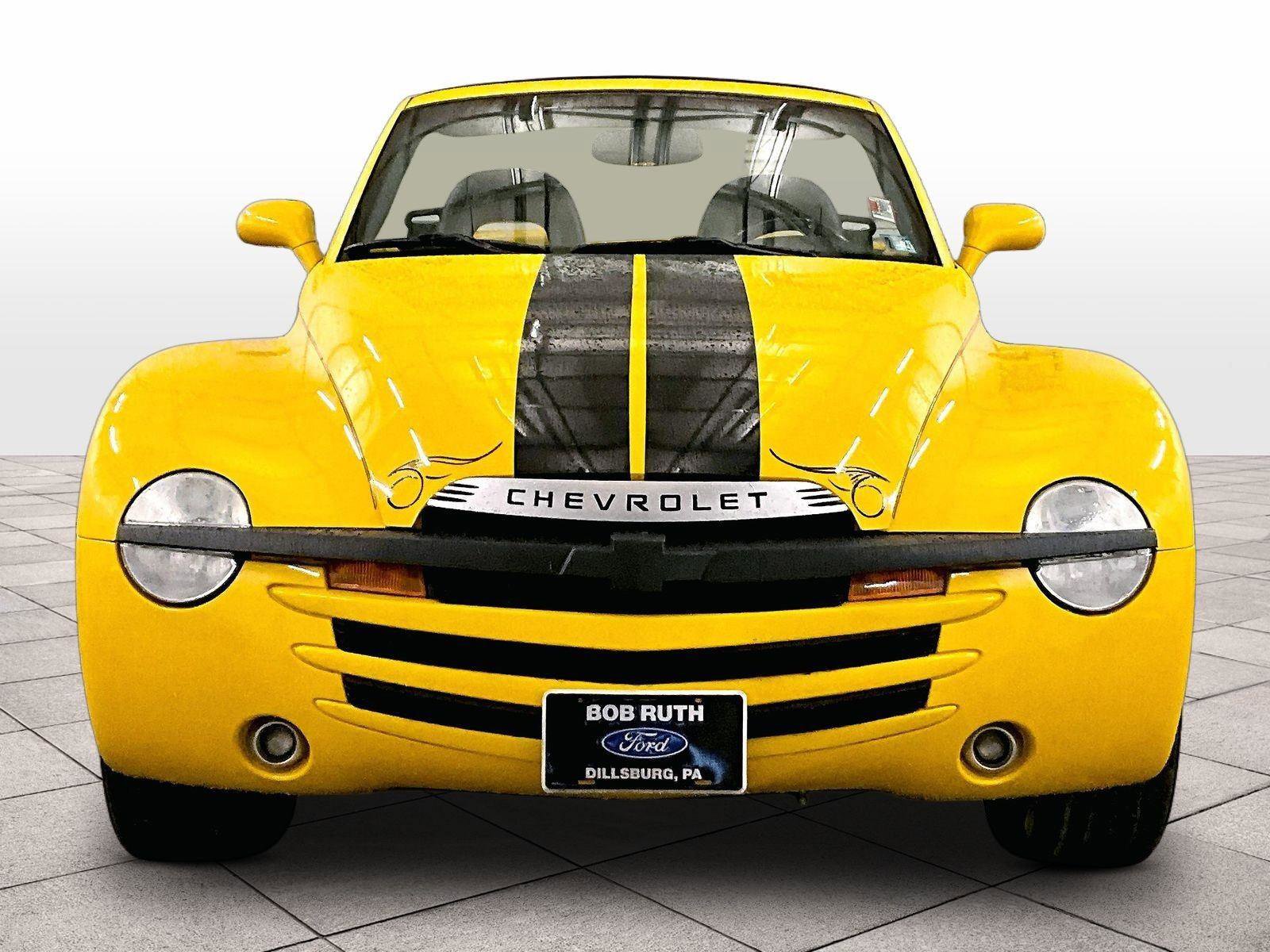 Used 2003 Chevrolet SSR w/ Preferred Equipment Group RWD image 3